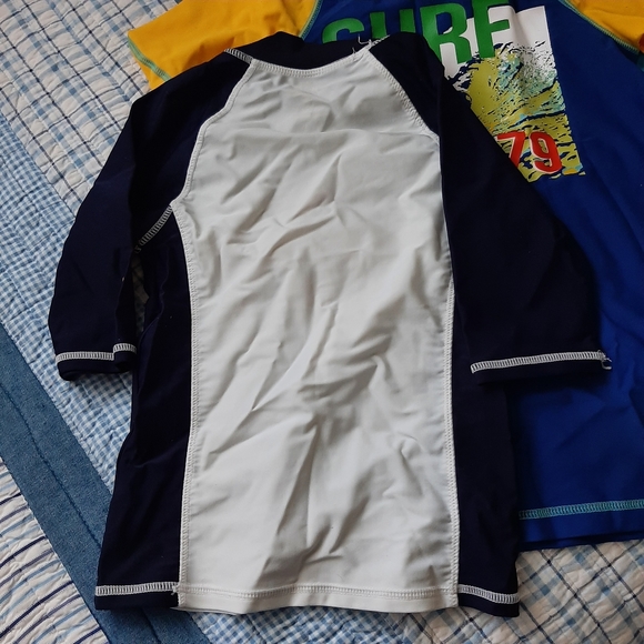 Boys rashguard swim shirt, size s 6-7 - Picture 2 of 4